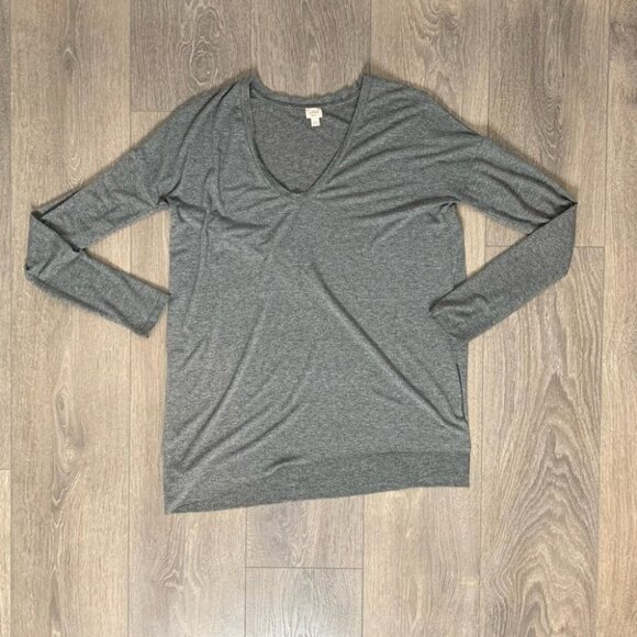 Aritzia Wilfred Long Sleeve Asymmetrical Hem Side Slit Top long sleeve Grey XS - Picture 3 of 14